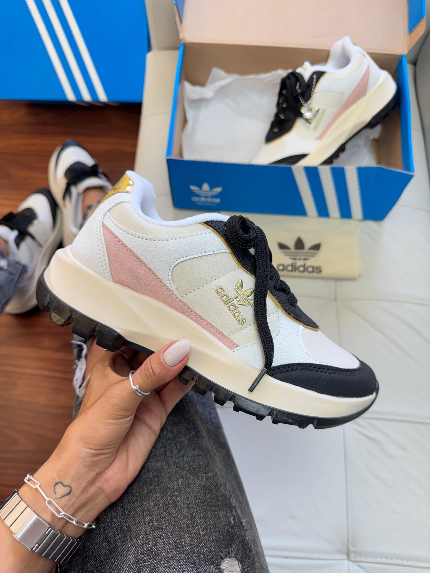 Tênis Adidas Luxury Feminino