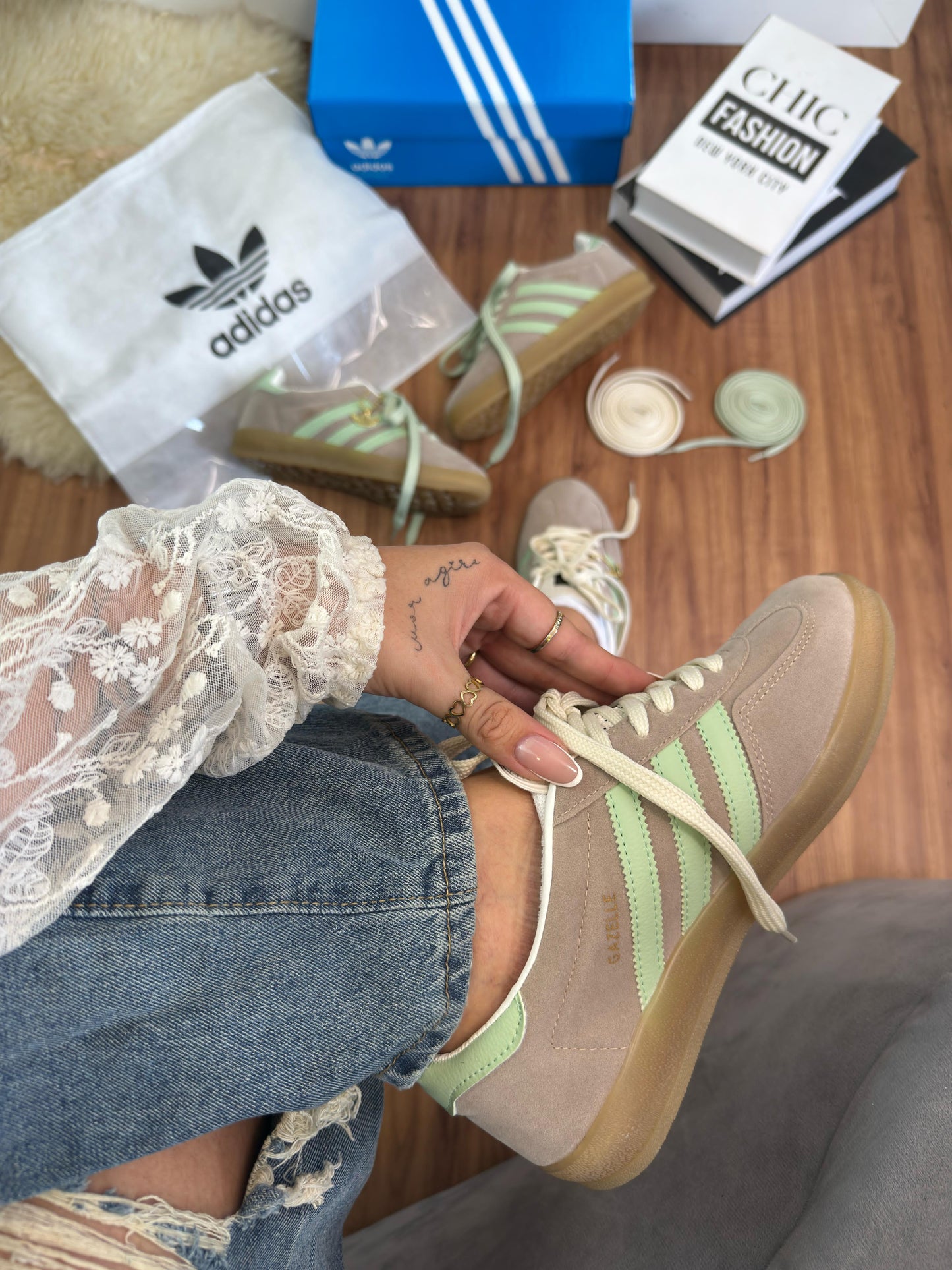 Tênis Adidas Gazelle Camurça