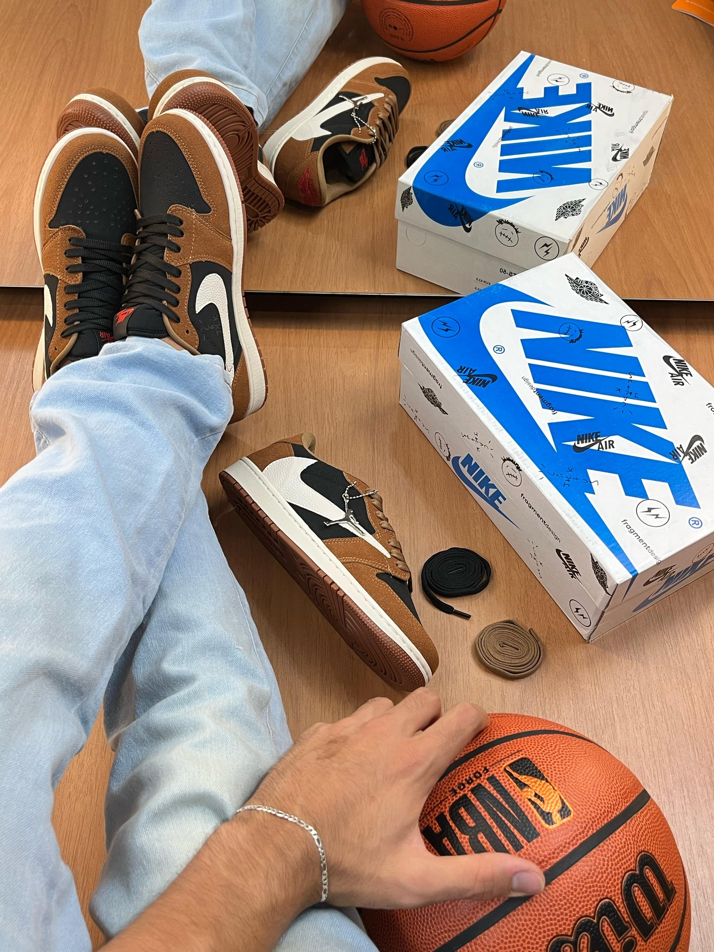 Tênis Travis Scott x Air Jordan Revers