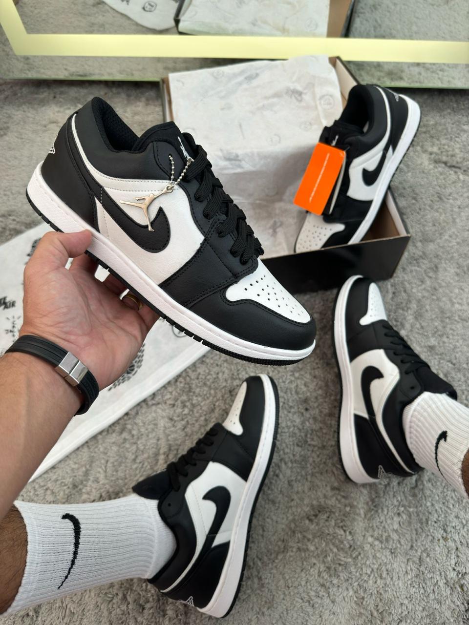 Tênis Nike Jordan 1 Low