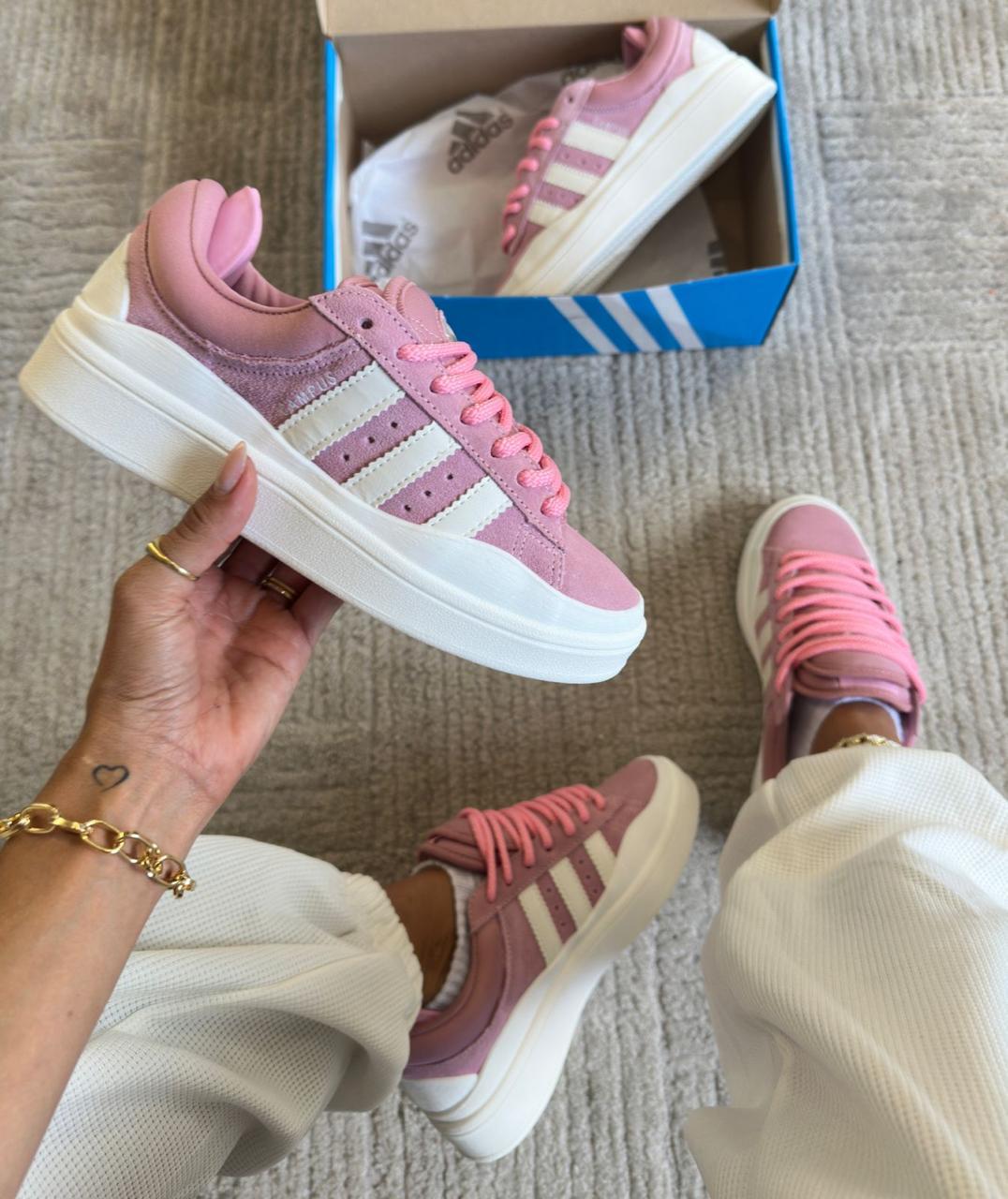 Tênis Adidas Feminino Bad Bunny x Campus