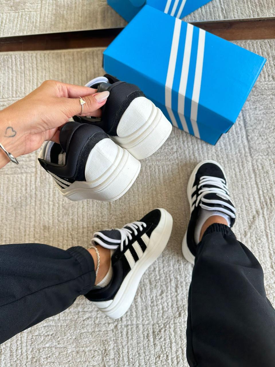 Tênis Adidas Feminino Bad Bunny x Campus