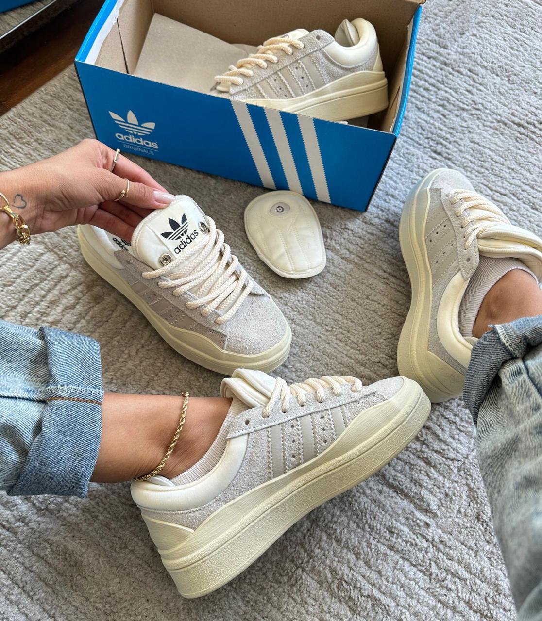 Tênis Adidas Feminino Bad Bunny x Campus