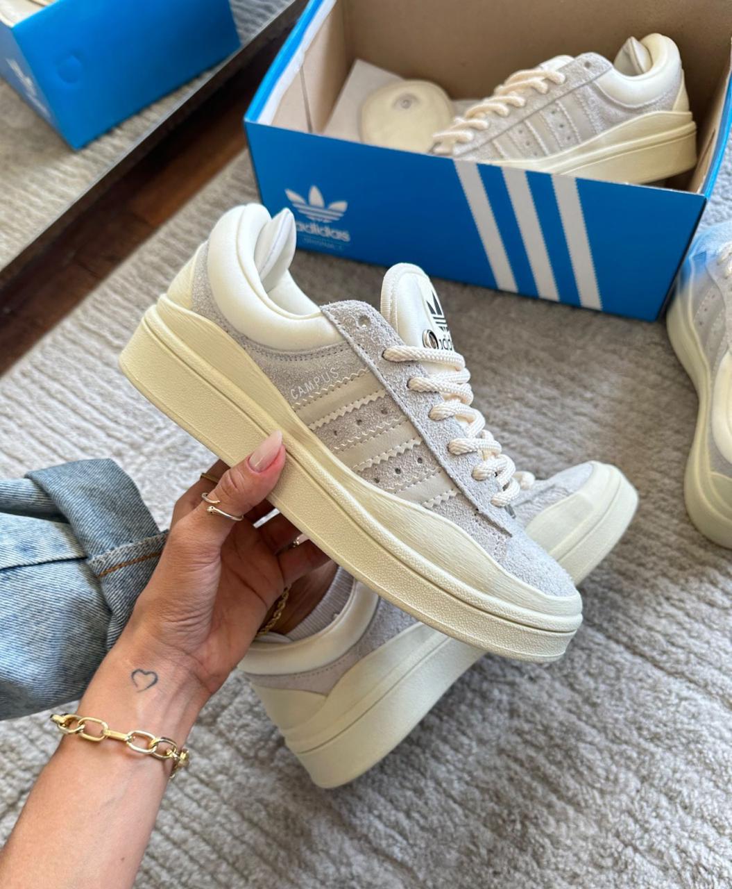 Tênis Adidas Feminino Bad Bunny x Campus