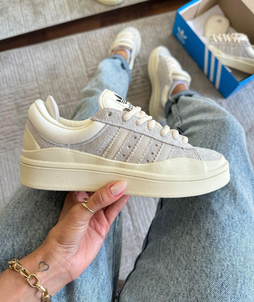 Tênis Adidas Feminino Bad Bunny x Campus