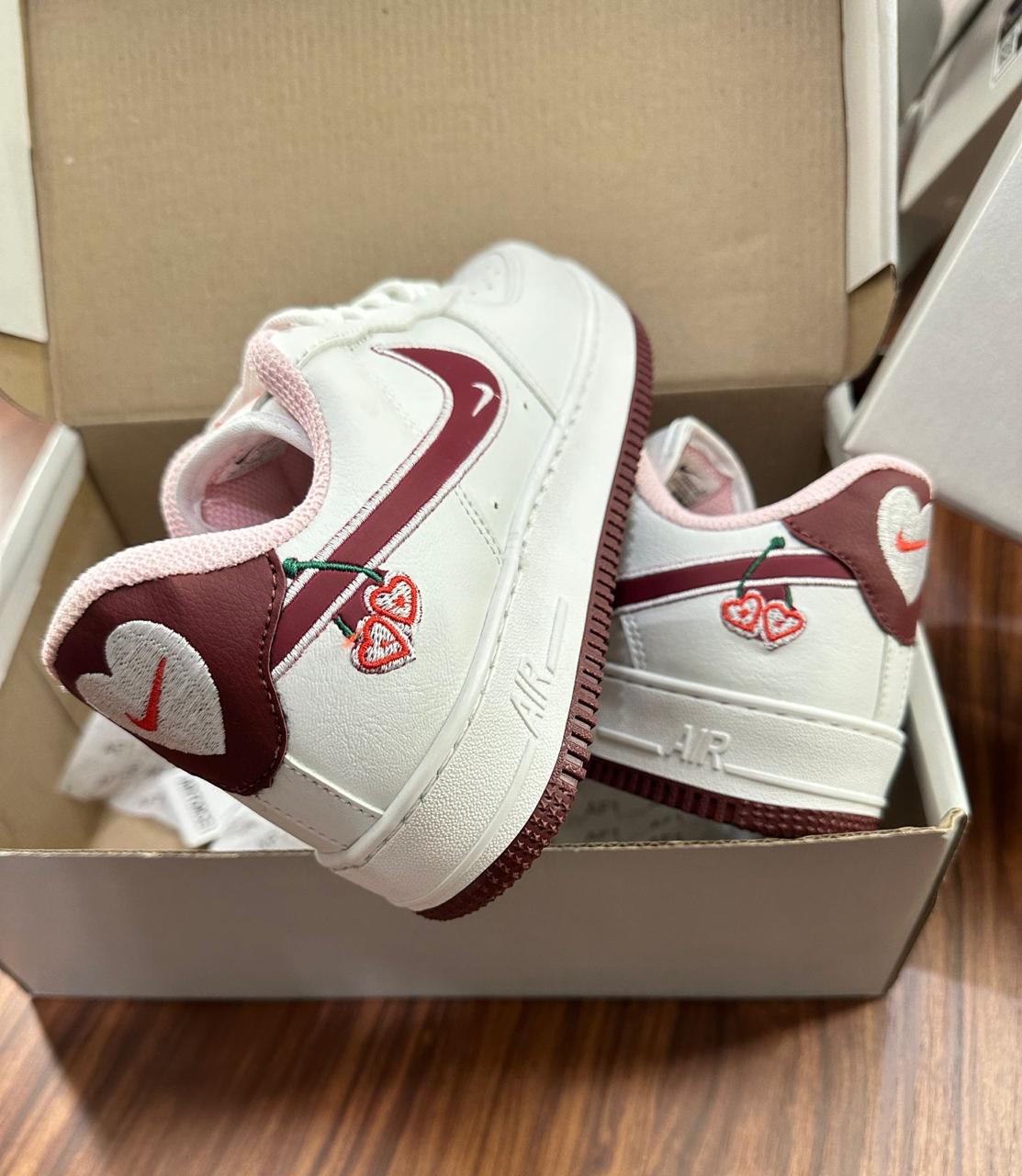 Tênis Nike Air Force Valentines