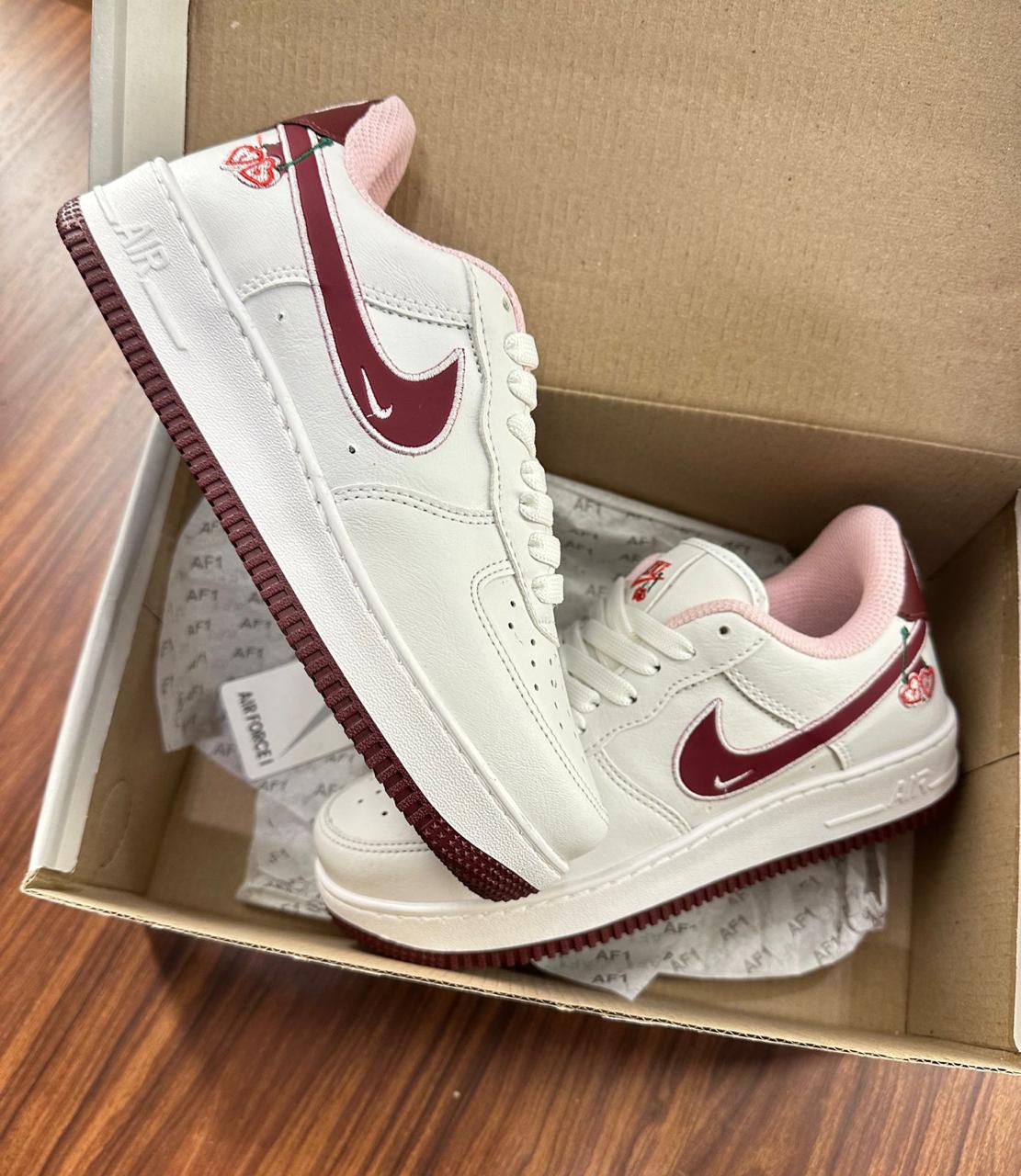 Tênis Nike Air Force Valentines