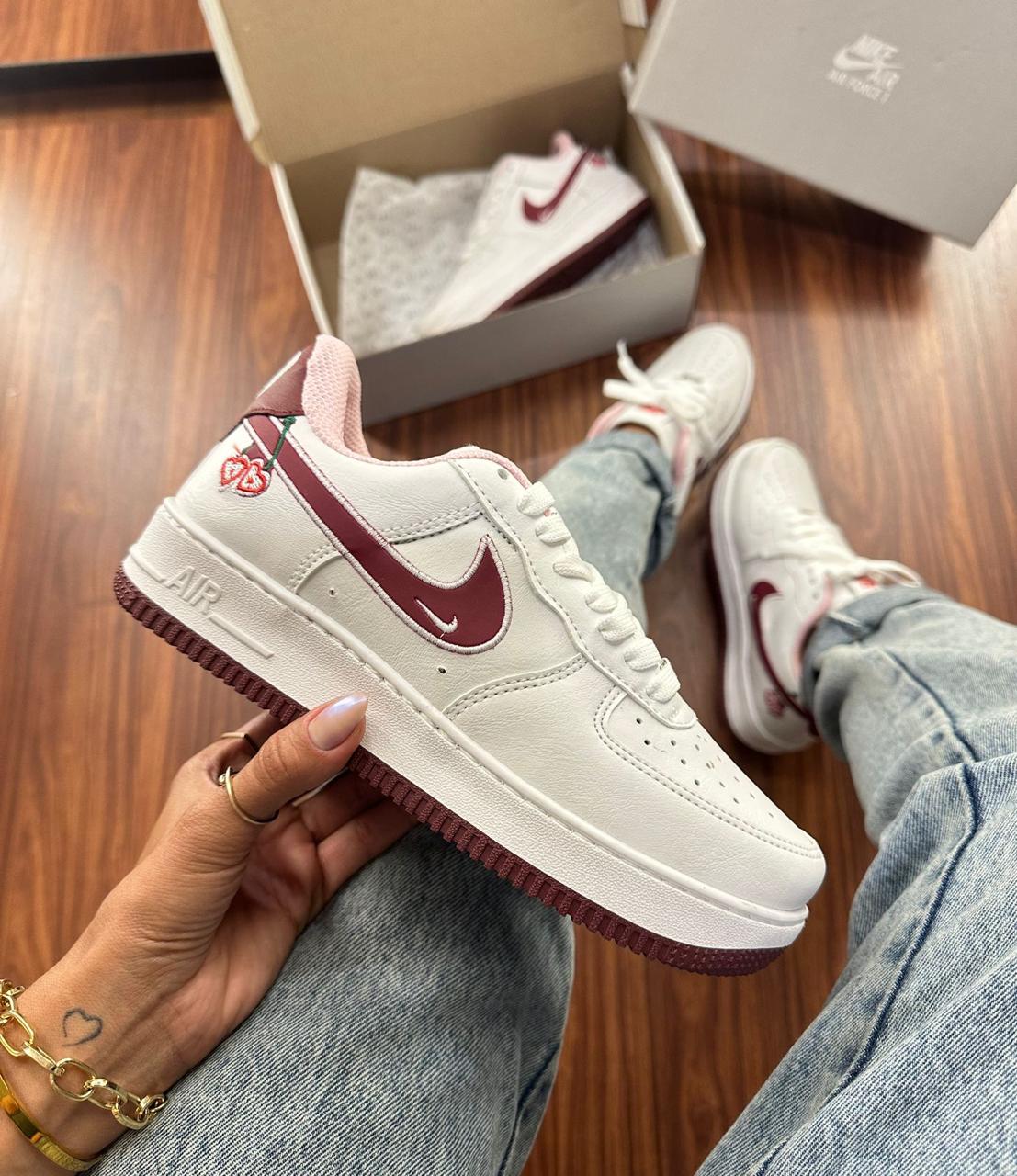 Tênis Nike Air Force Valentines