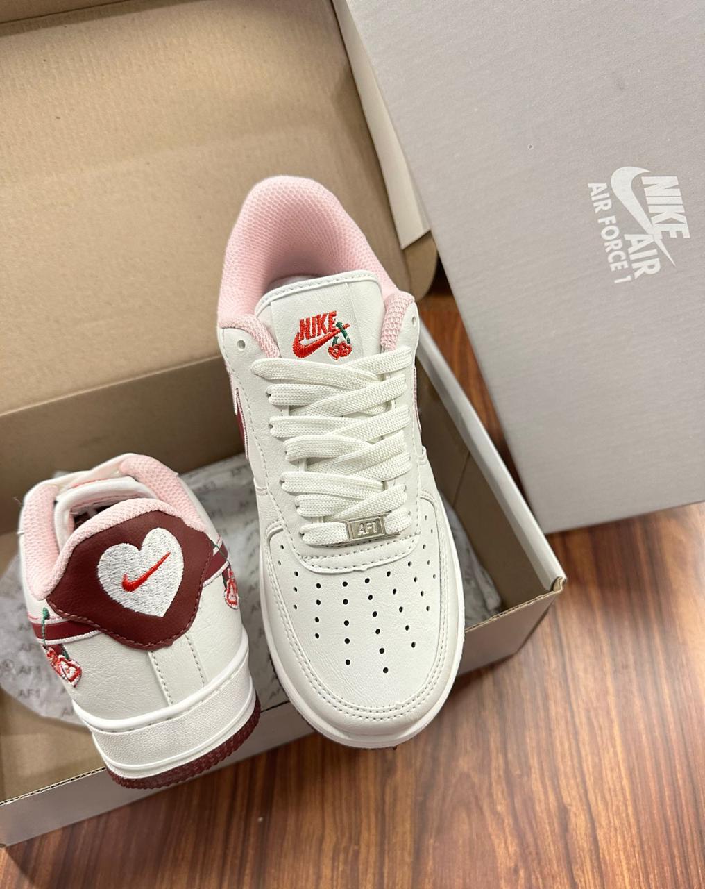 Tênis Nike Air Force Valentines