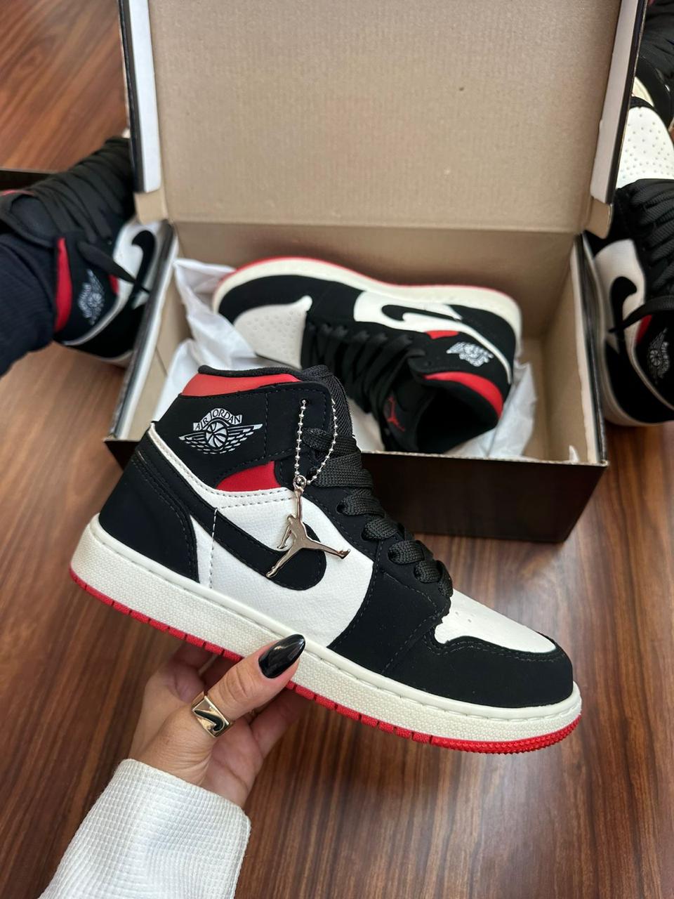 Tênis Nike Air Jordan Chicago