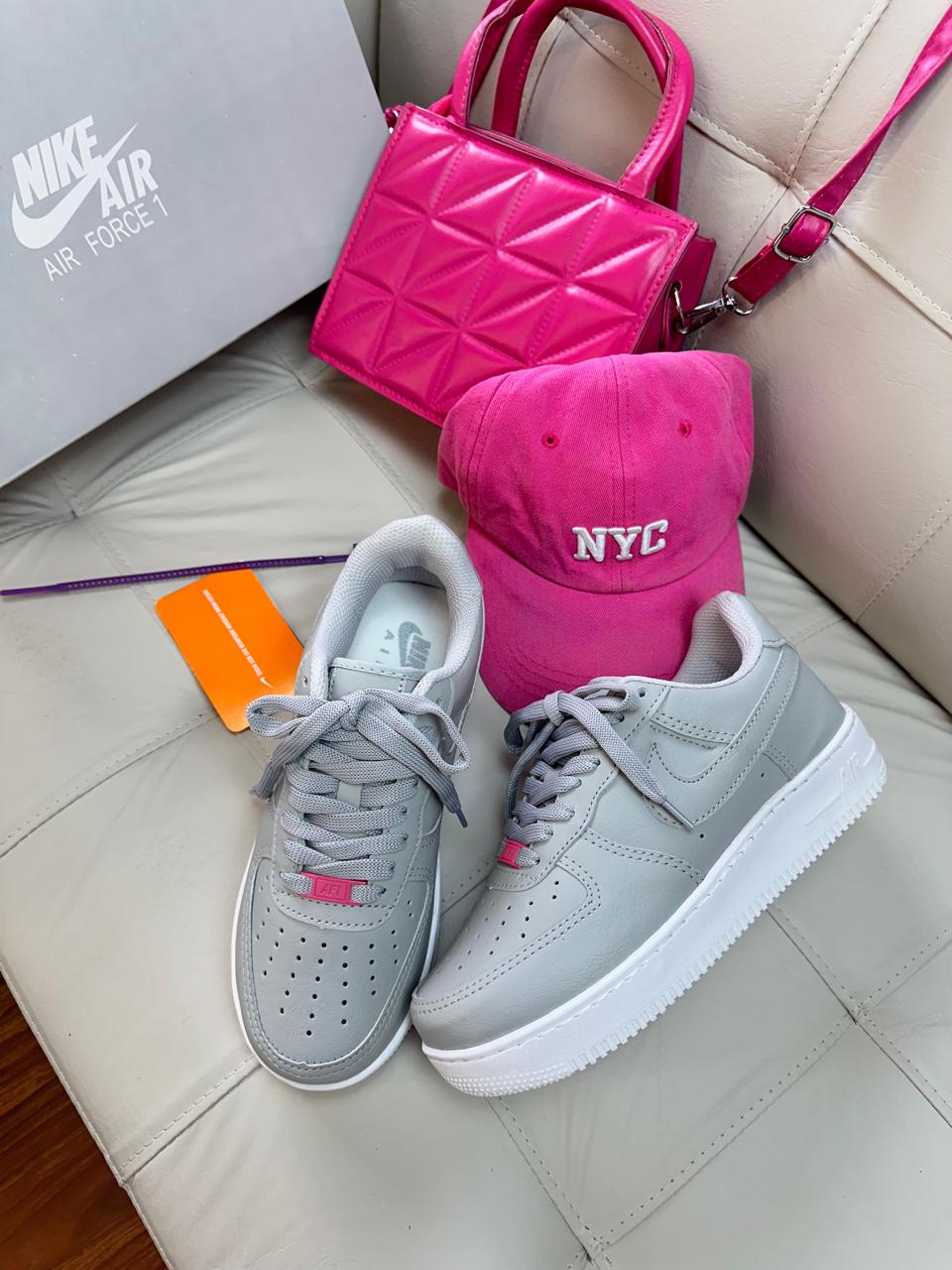 Tênis Nike Air Force Cinza Feminino