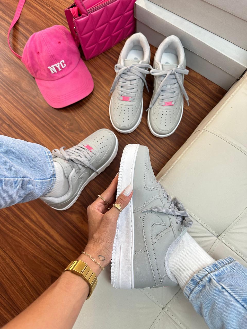 Tênis Nike Air Force Cinza Feminino