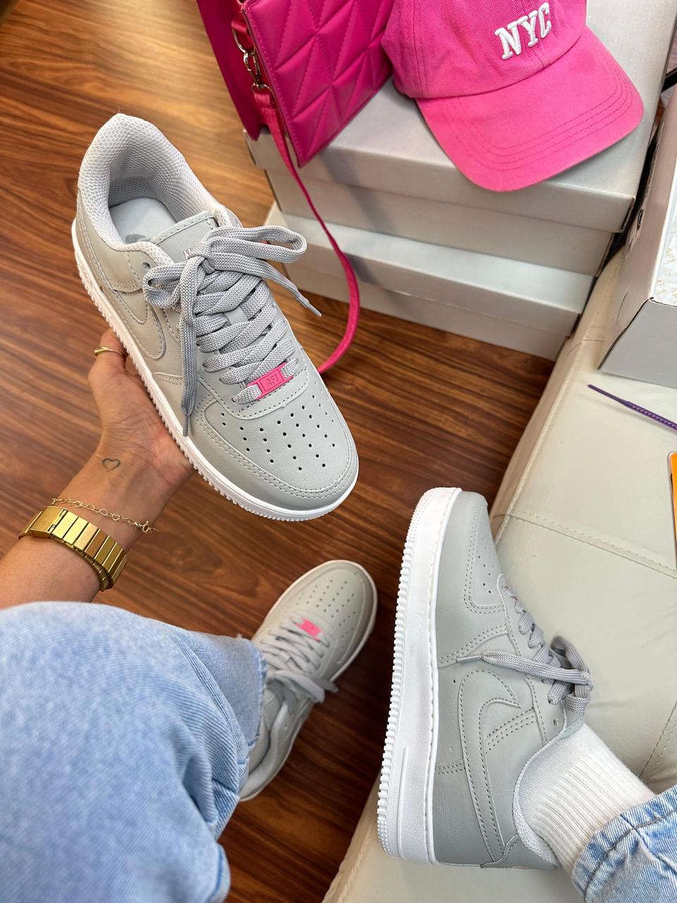 Tênis Nike Air Force Cinza Feminino