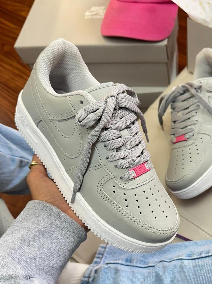 Tênis Nike Air Force Cinza Feminino